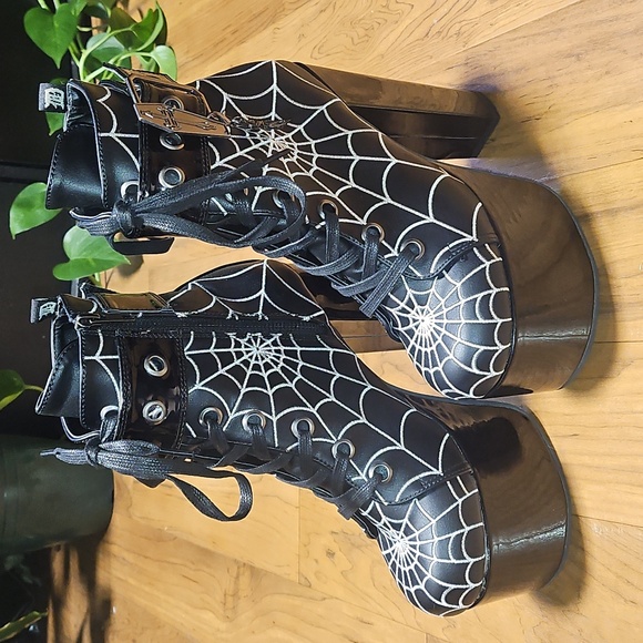 Demonia Shoes - Demonia Spiderweb Torment Boots